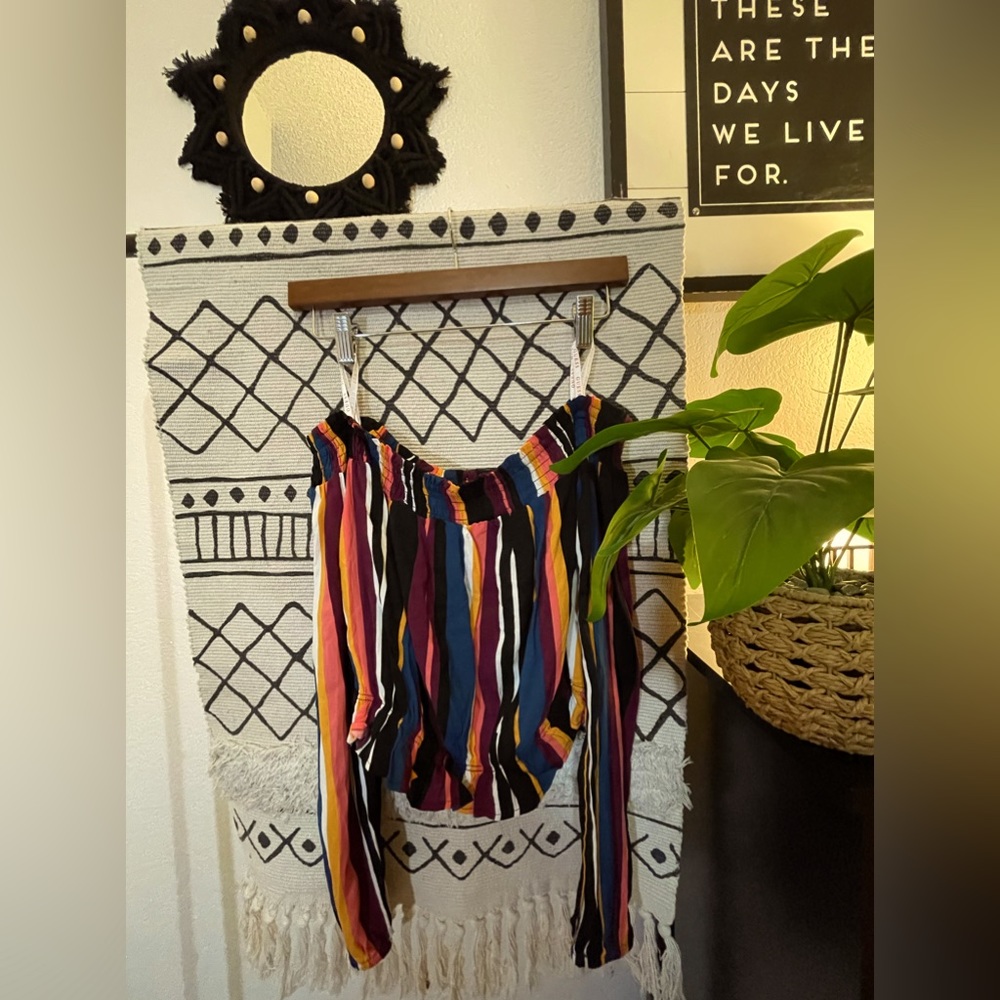 Guess size L multi color crop top